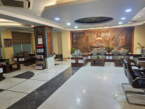 The Red Velvet Hotel Samarpan主图