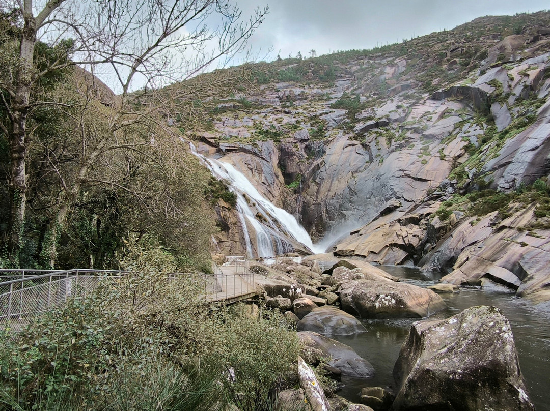 Fervenza de Ézaro景点图片