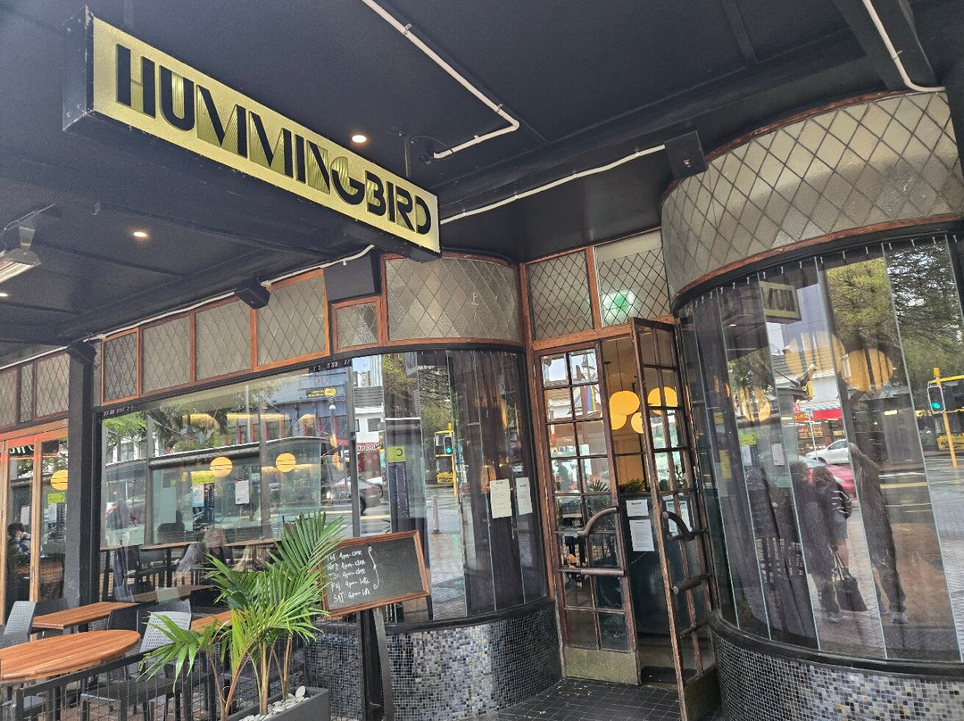 Hummingbird Restaurant And Lounge