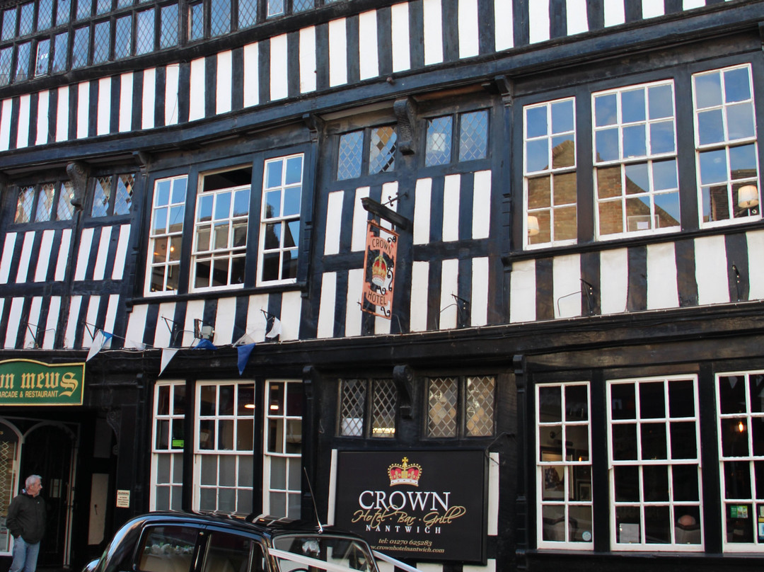 The Crown Hotel主图