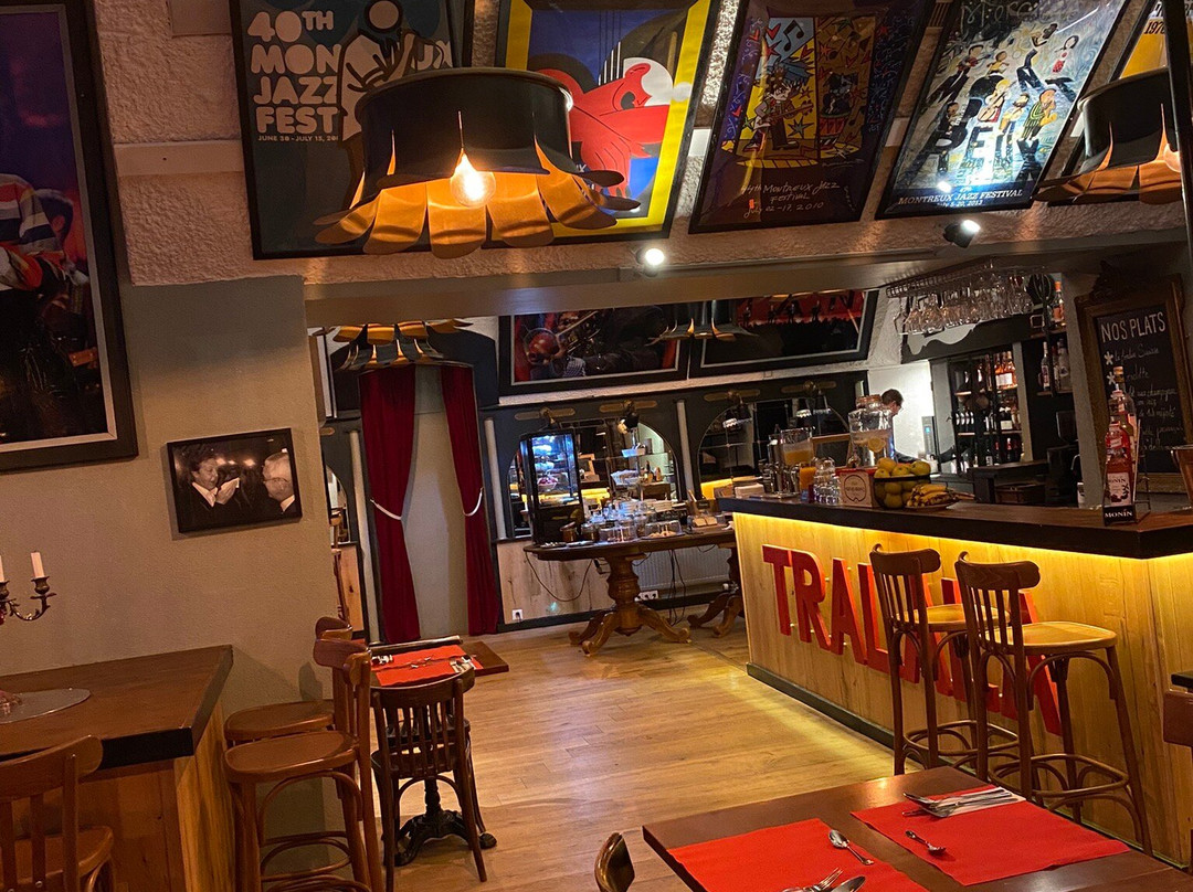 蒙特勒莎啦啦酒店主图