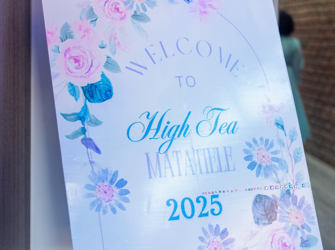 The Royal Courtyard主图