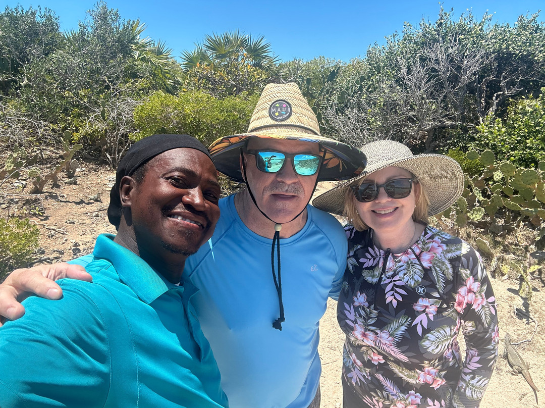 Pontoon Cruises on Chalk Sound-Five Cays Settlement必去景点