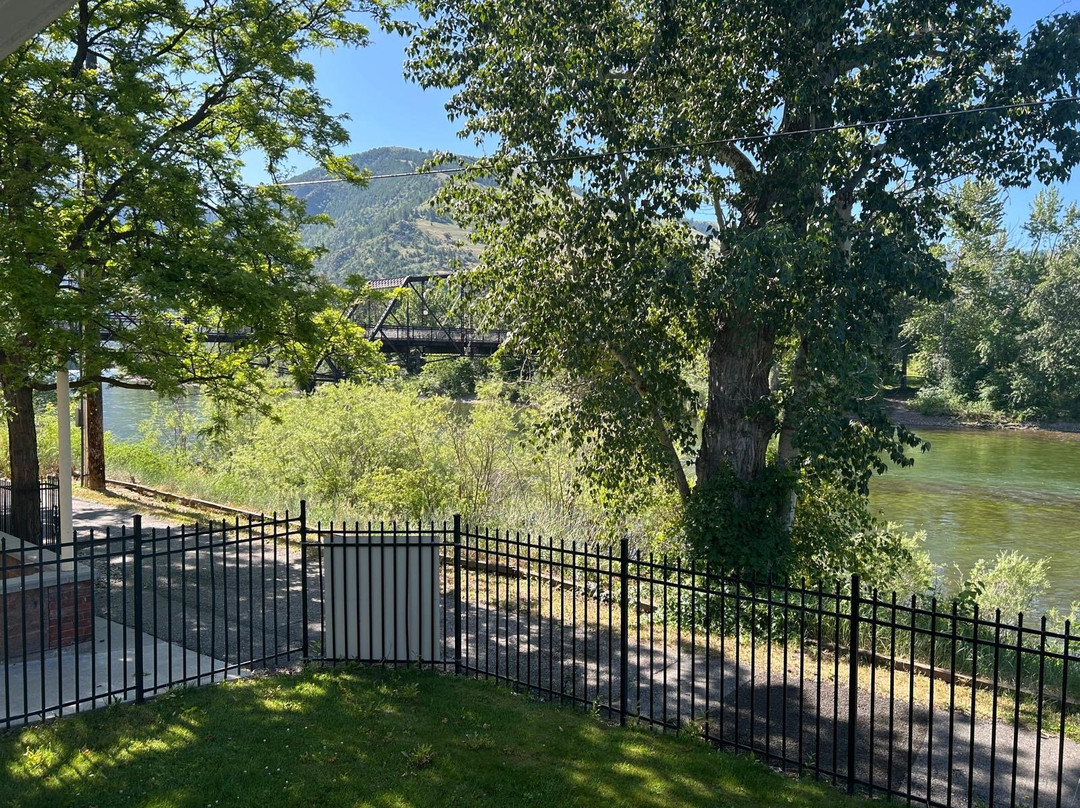 Goldsmith's Riverfront Inn主图