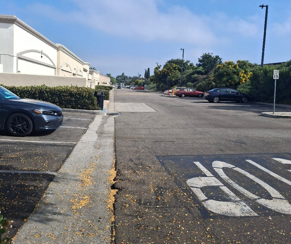 卡尔斯巴德奥特莱斯时尚名品折扣村-卡尔斯巴德必去景点