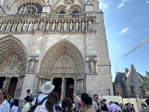 Tours With Valeria-巴黎必去景点