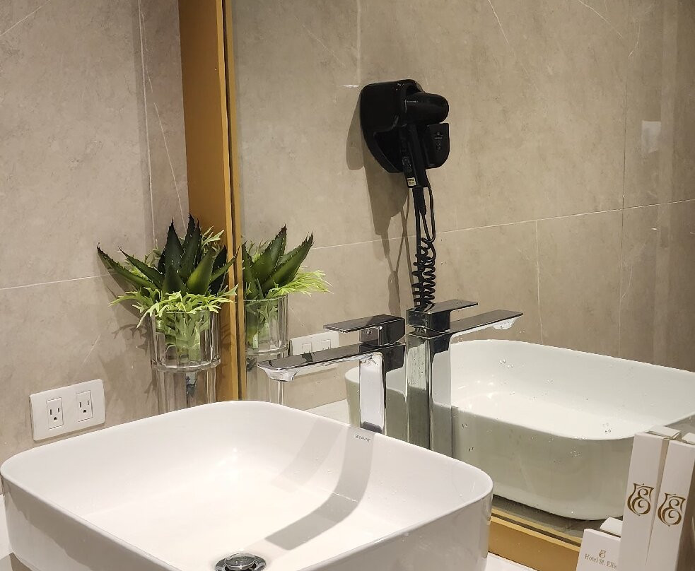 圣埃利斯酒店主图