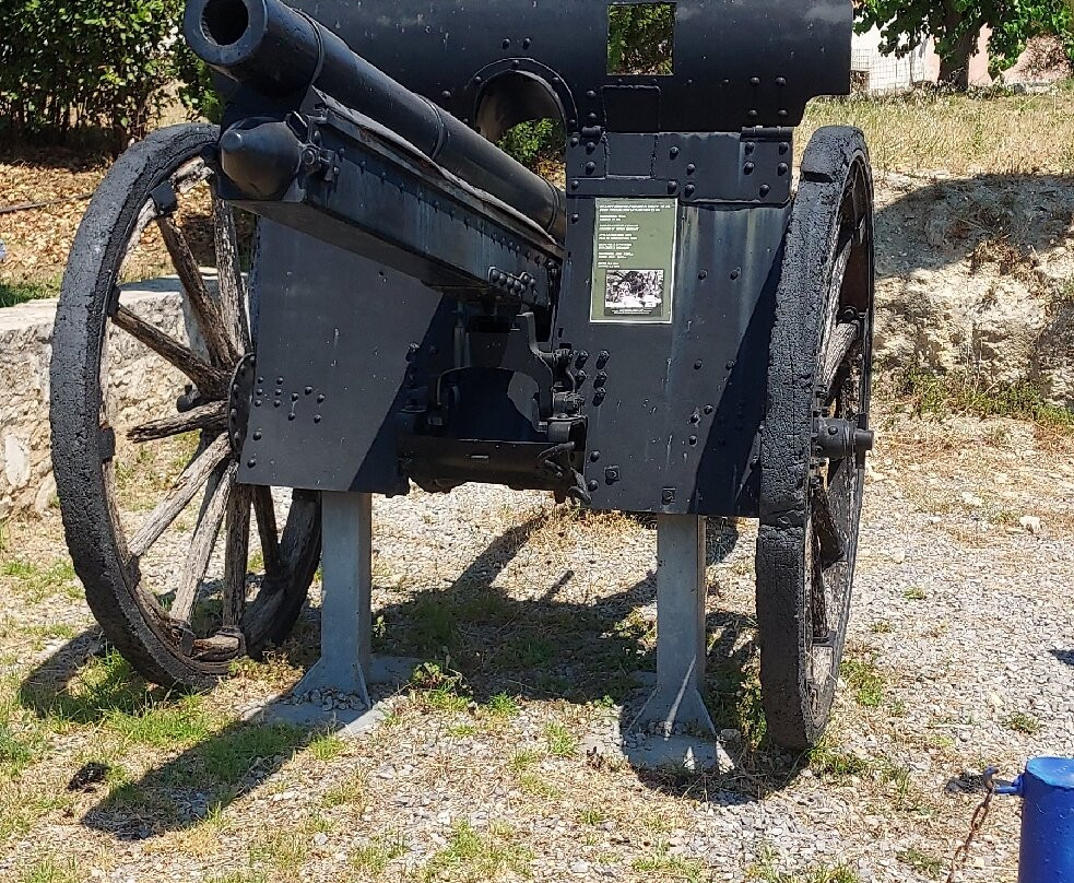 Mouseío Stratiotikís Istorías Chromonastiríou-Chromonastiri必去景点