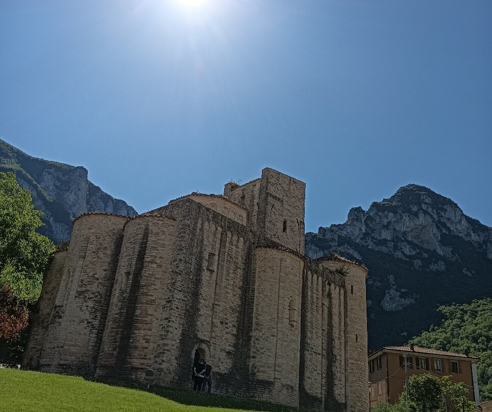 Abbazia di San Vittore delle Chiuse-Genga必去景点