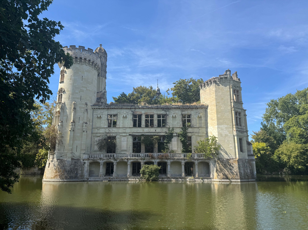 Château de la Mothe Chandeniers-Les Trois-Moutiers必去景点