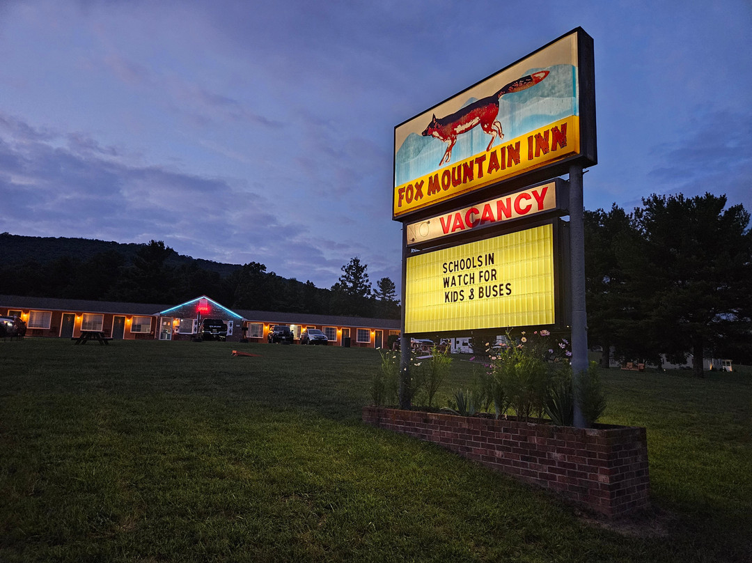 Max Meadows酒店住宿-Fox Mountain Inn