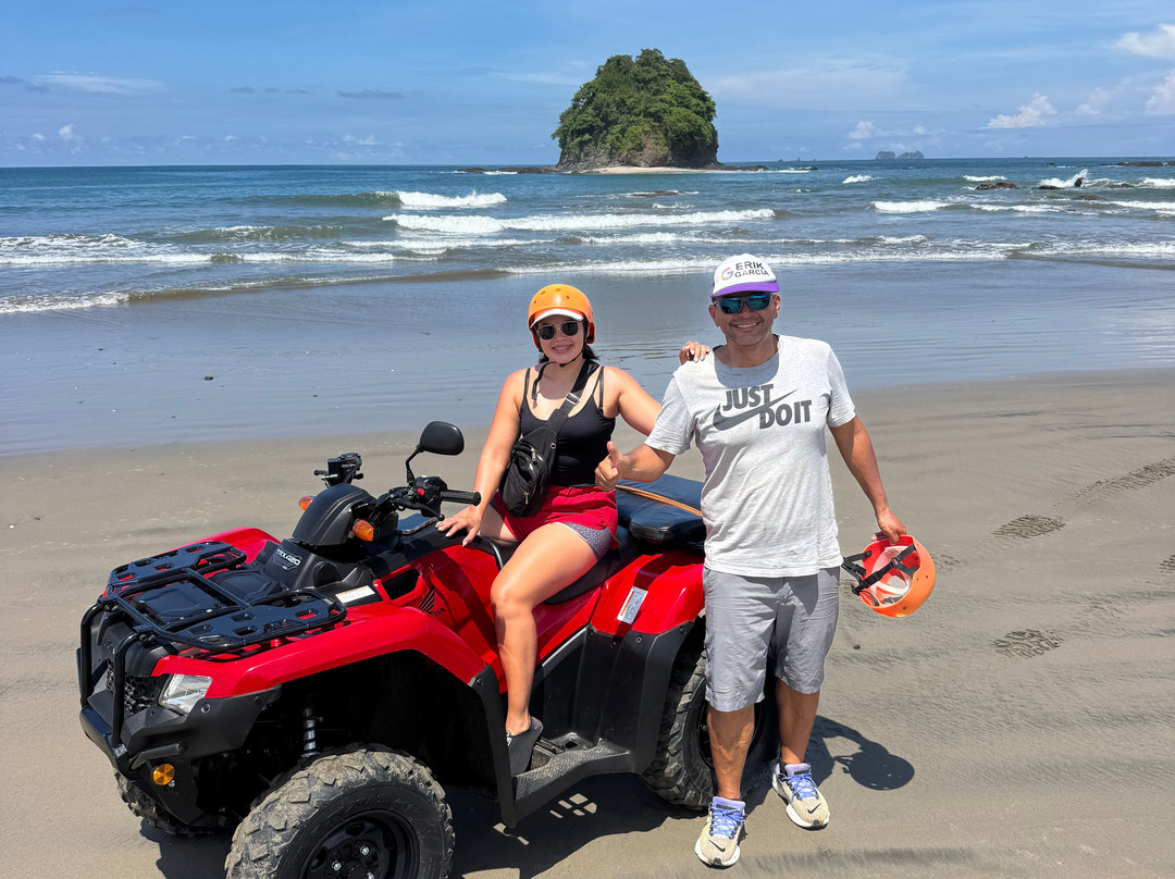 Erik Garcia Conchal Beach-孔查沙滩必去景点