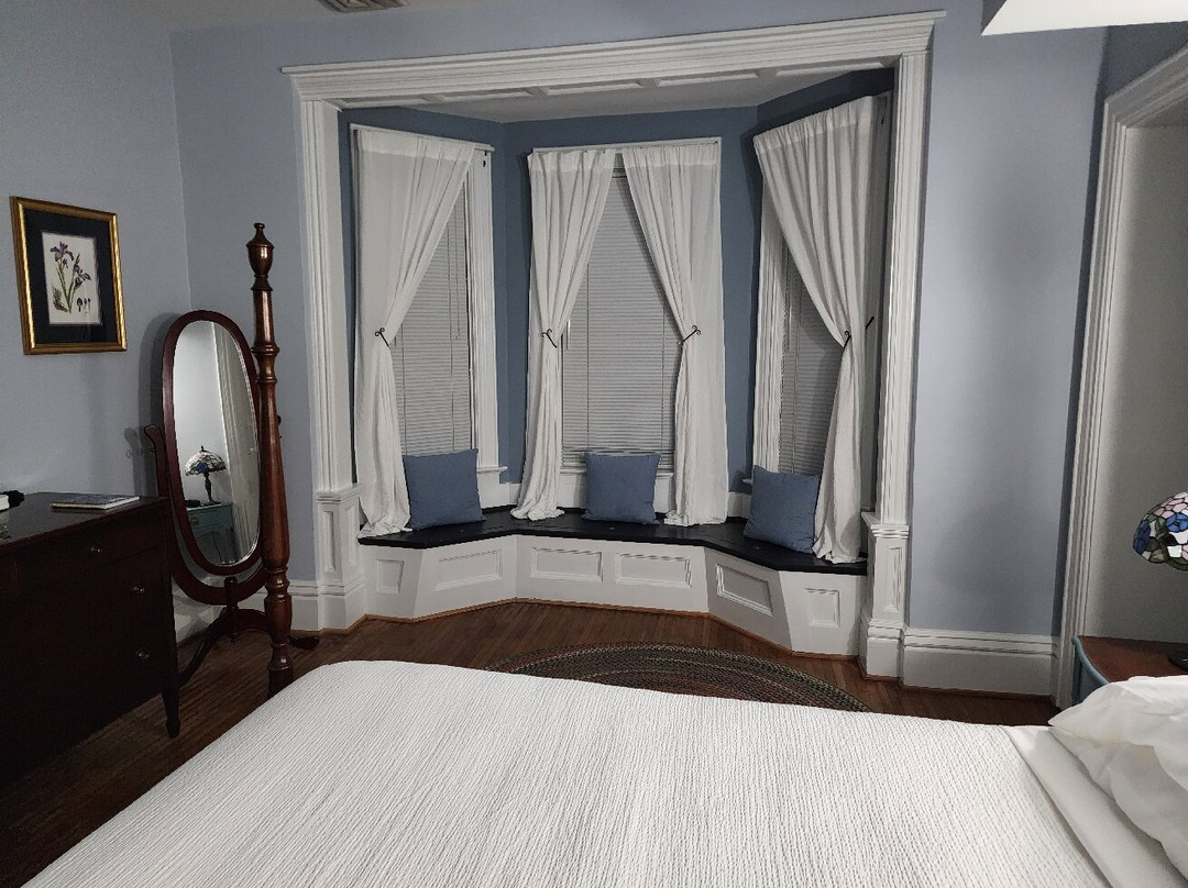 The Alden House主图