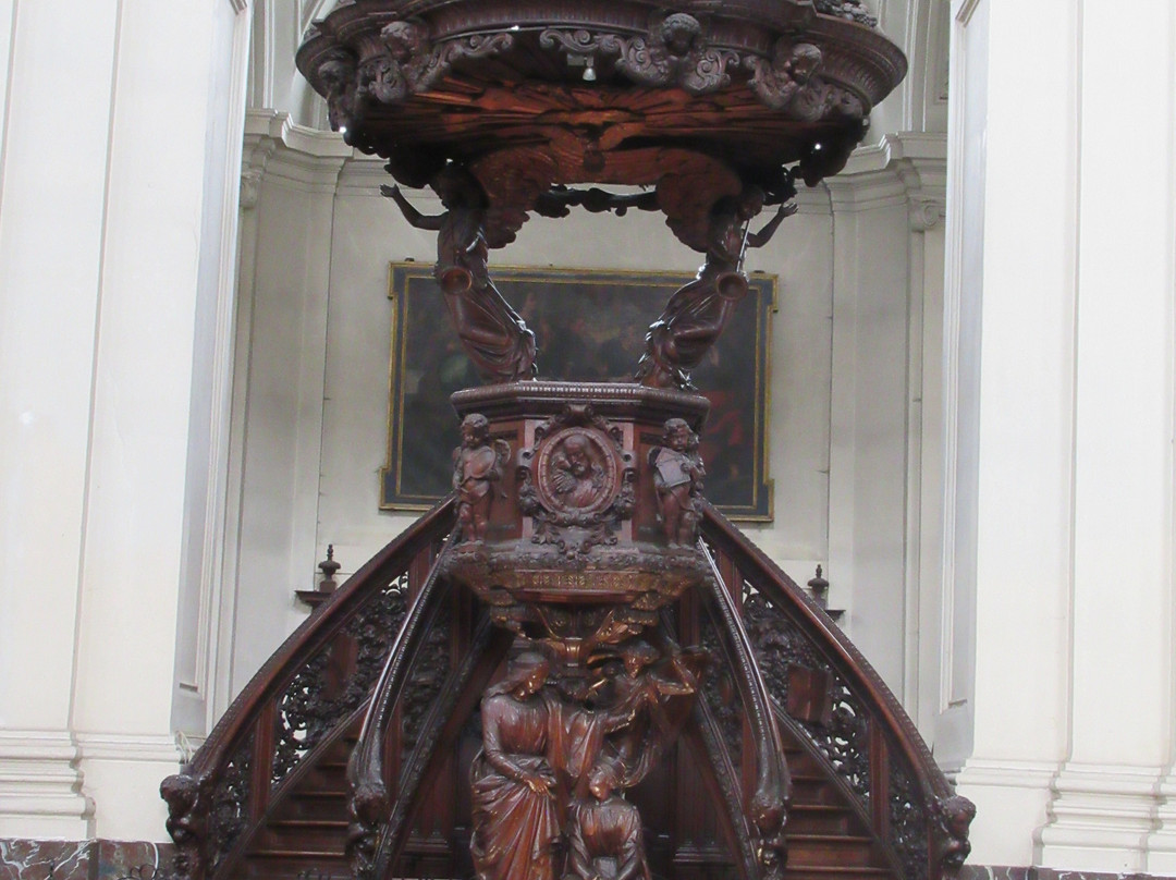 Cathedral de St-Aubain (St. Aubain Cathedral)-那慕尔必去景点