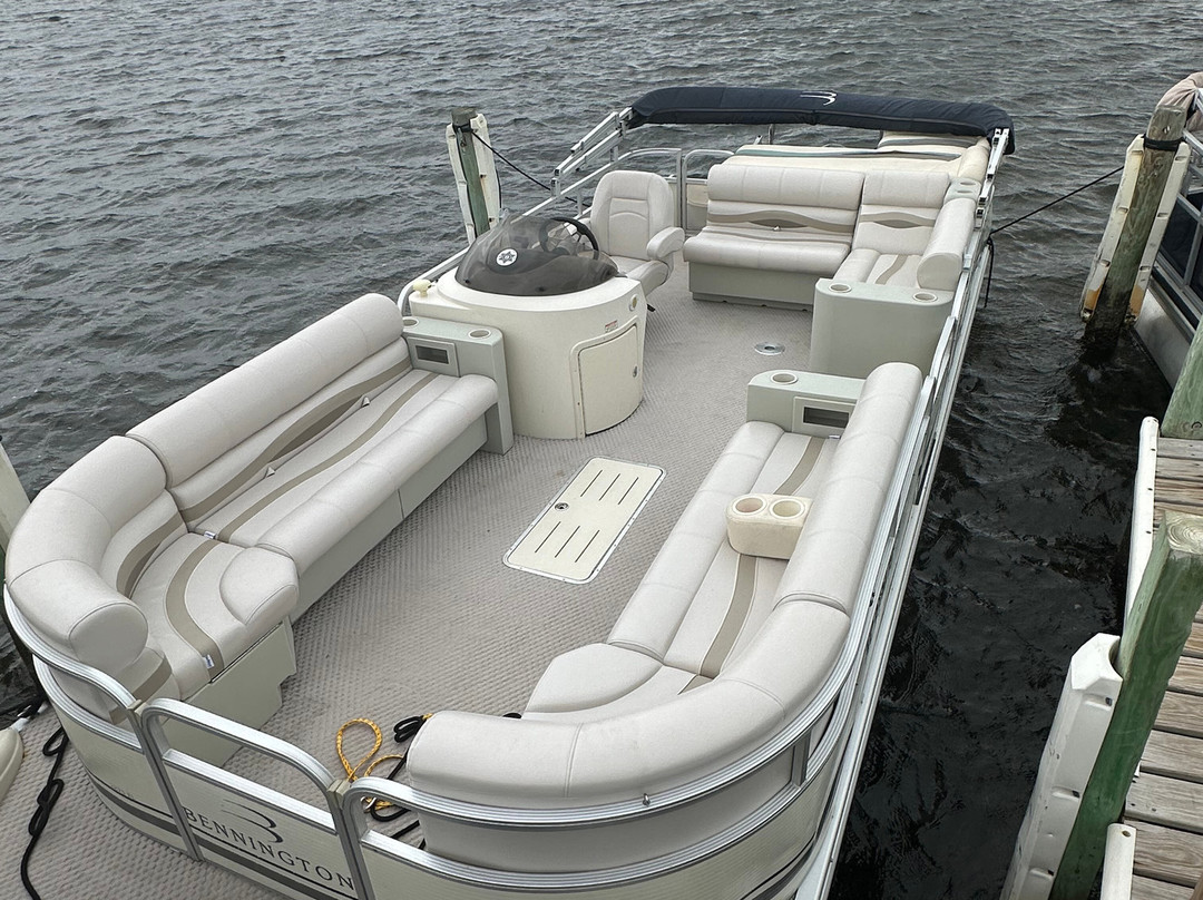 Charlie’s Boat Rentals-Waves必去景点