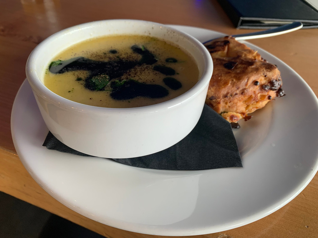 Big Beach Bar & Lounge