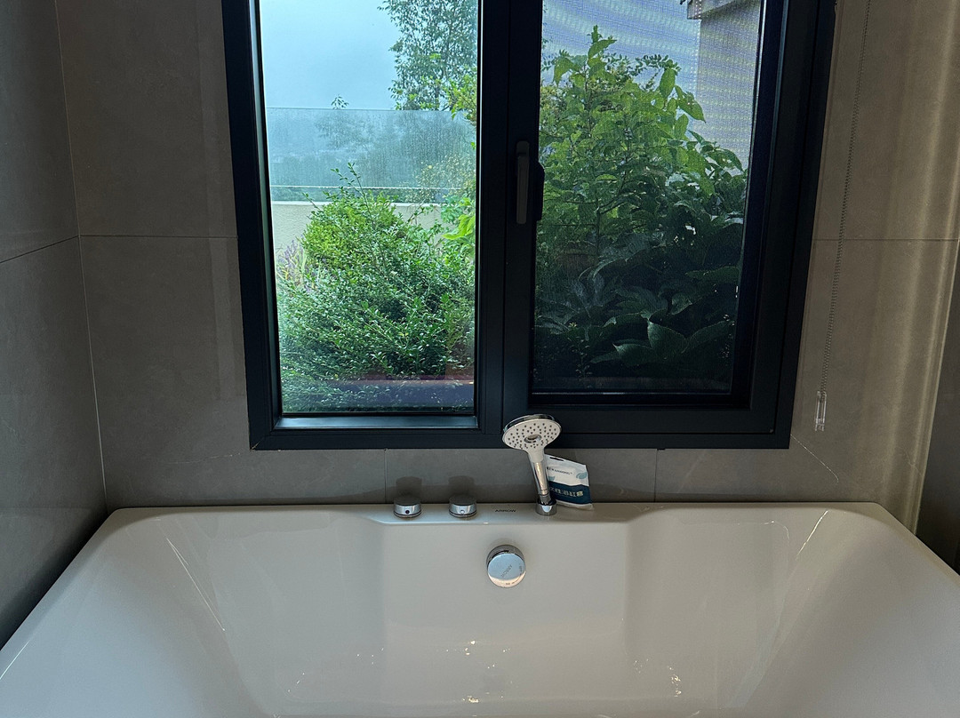 Zhangjiajie Four Seasons Riverside Lai Resort