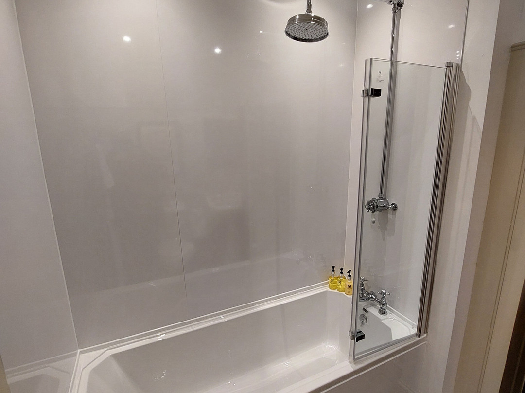 The Woolpack Hotel主图