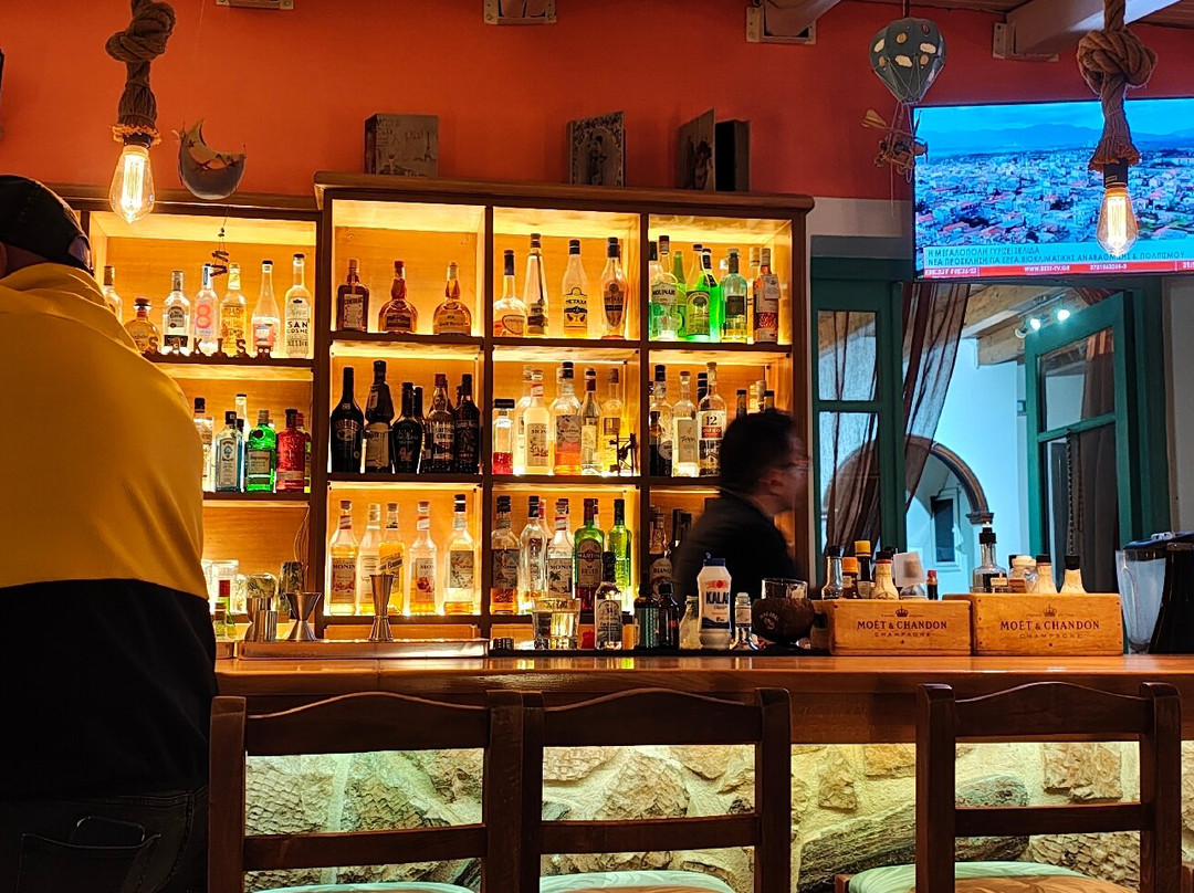 Red Tail Cocktail Bar-卡拉马其必去景点