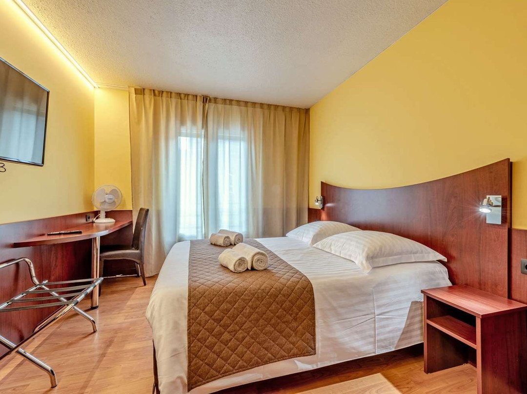 布列斯特酒店住宿-Hôtel Center Brest