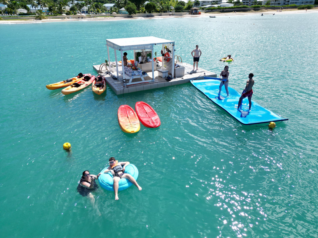 Le Radeau Bleu-Anse Marcel必去景点