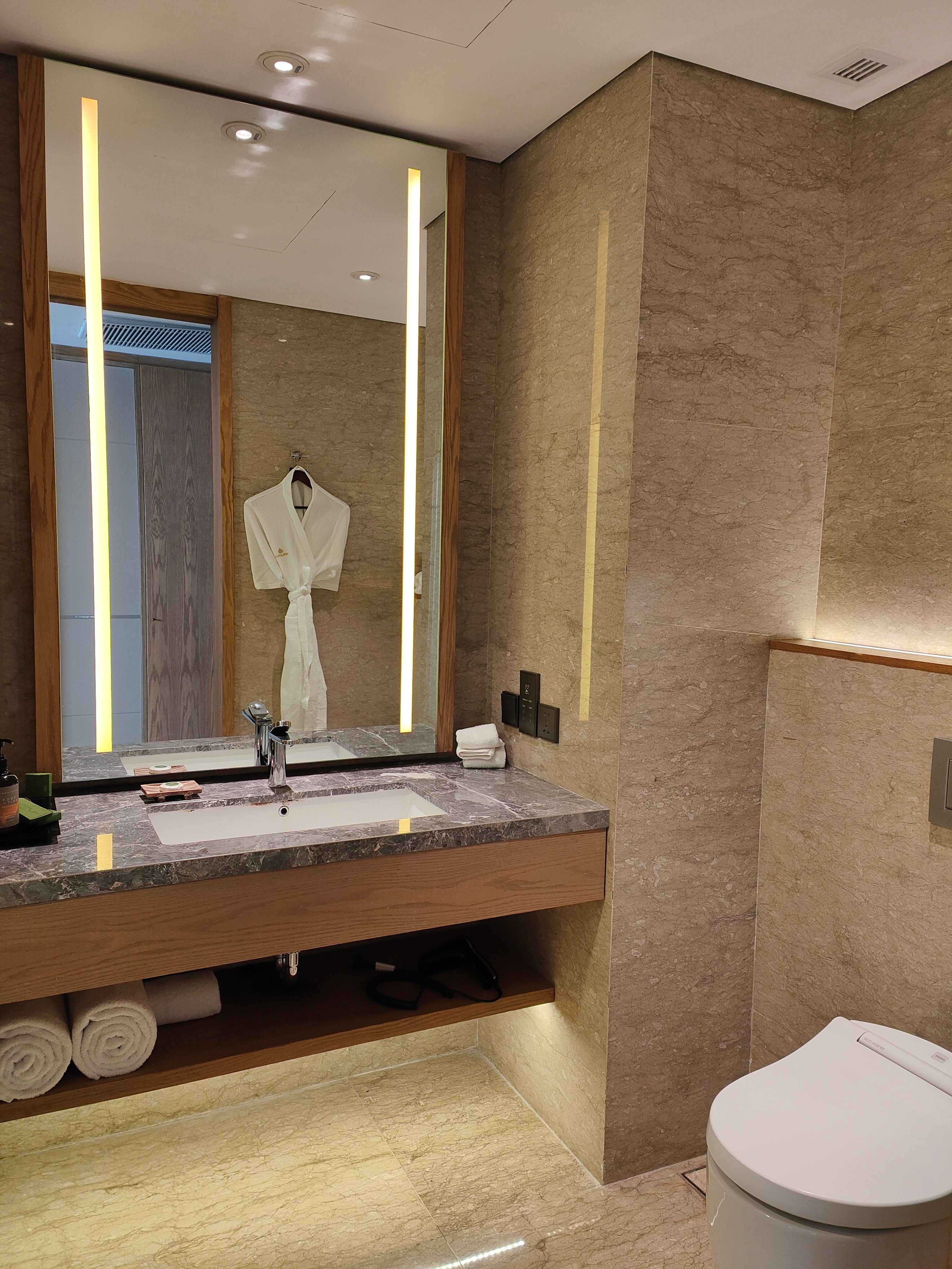 Meruorah Komodo Labuan Bajo-浴室