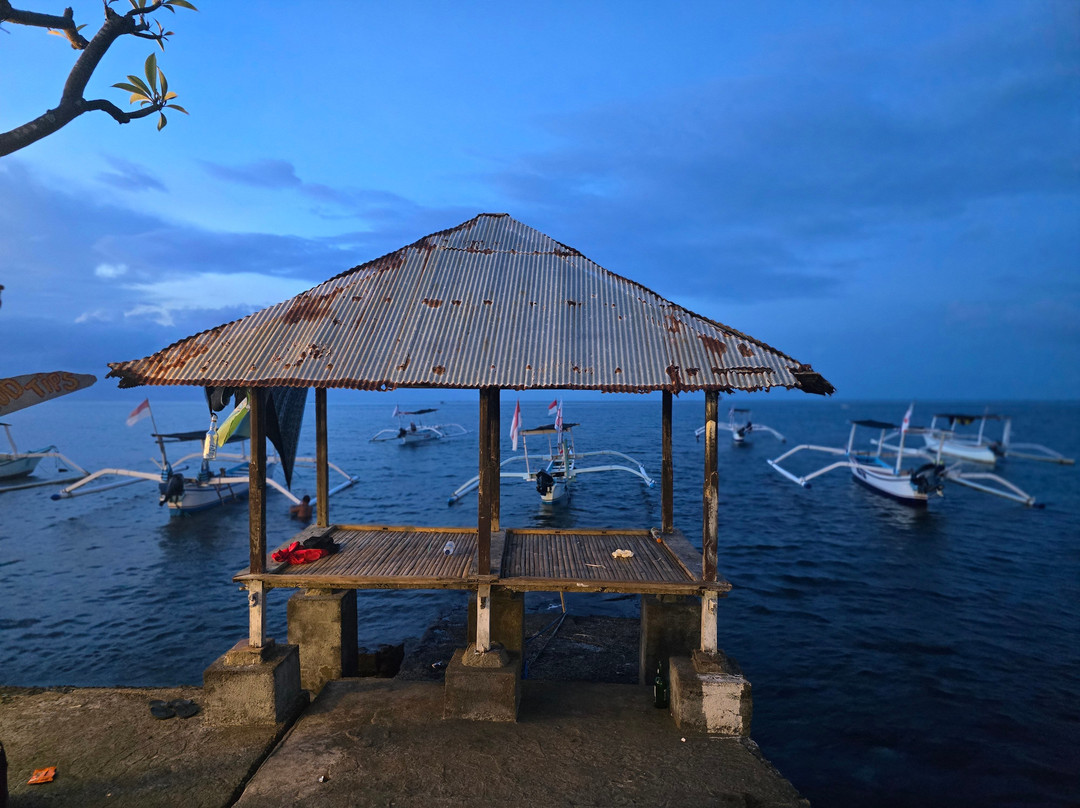 罗薇娜海滩苏玛酒店主图