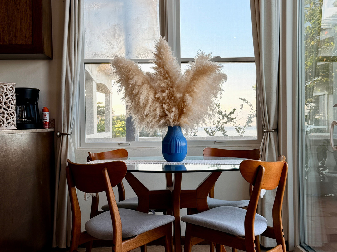 Tres Sirenas Beach Inn主图