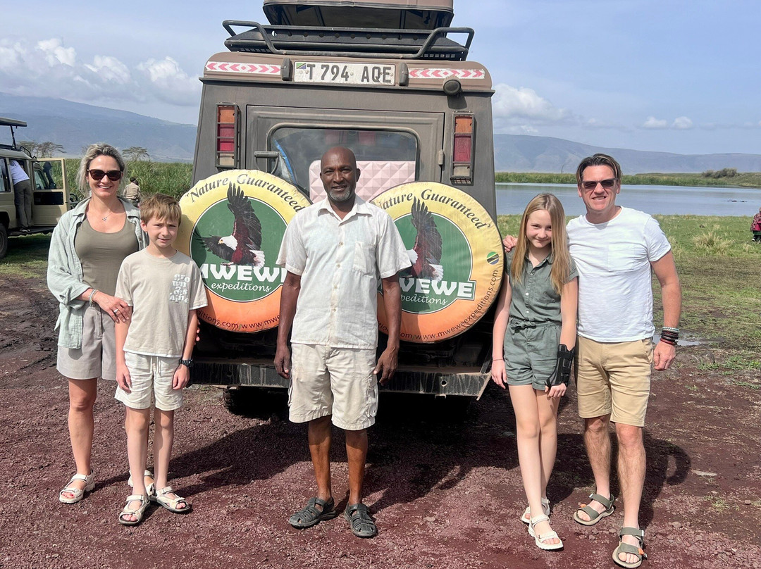 Mwewe Expeditions-阿鲁沙国家公园必去景点