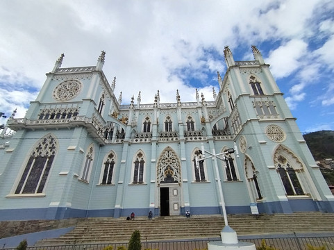 Basilica de la Virgen El Cisne-Loja必去景点