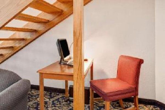 莫沃速8酒店主图