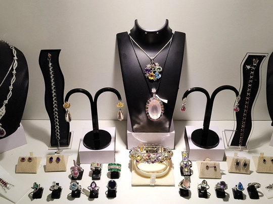 Din Brothers Jewellers and Gold Smiths-卡维洛辛必去景点