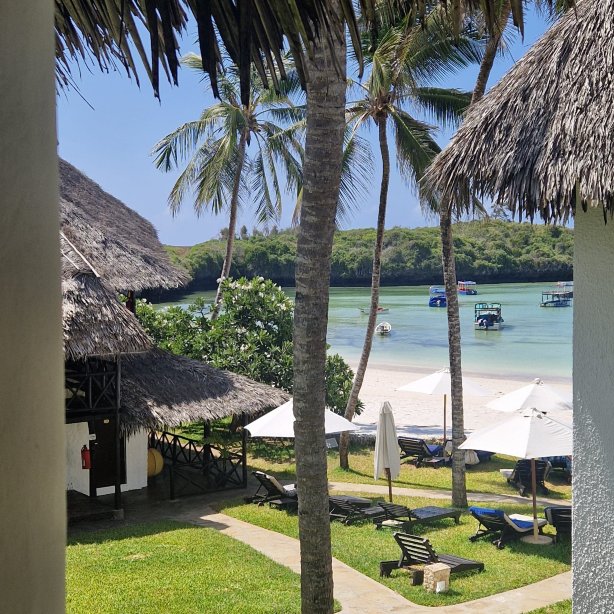 蔚蓝海湾村酒店-官方