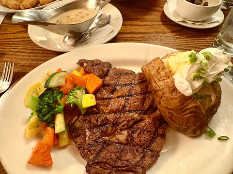 奥本假日酒店主图