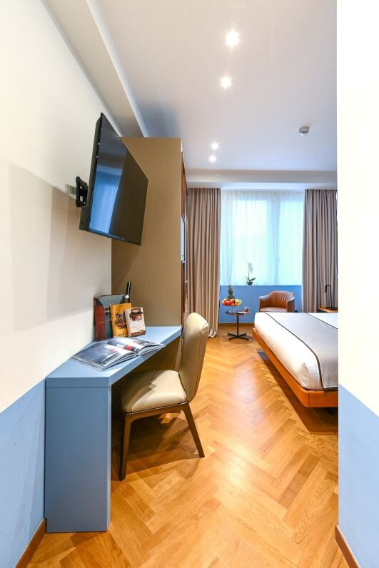 阿斯托利亚酒店主图