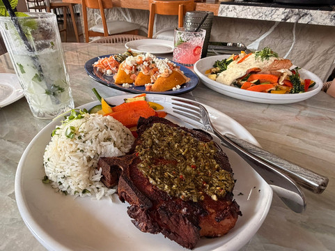 Brisa Restaurant & Bar