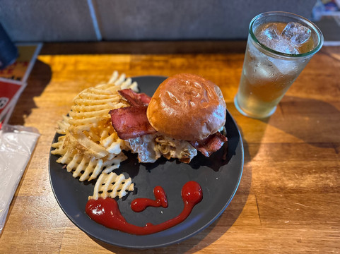 Warren's Place 2.1 Burgers＆Beer