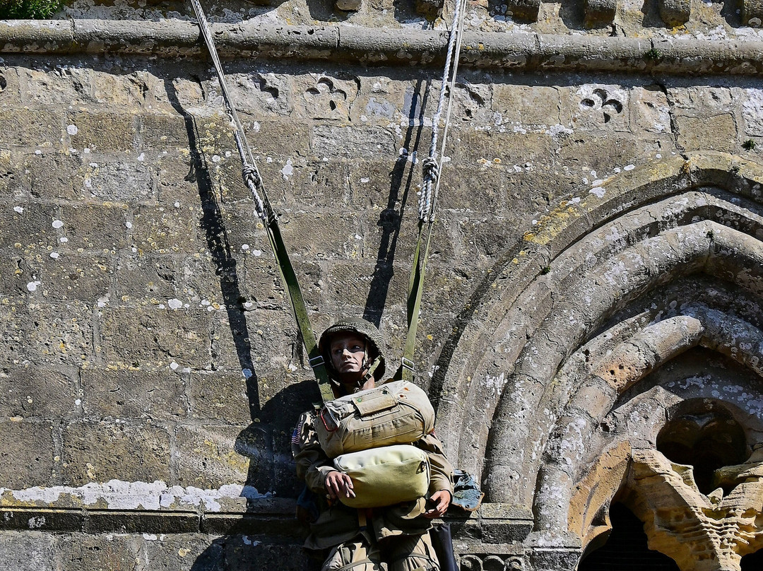 Sainte-Mere-Eglise Church-Sainte-Mere-Eglise必去景点