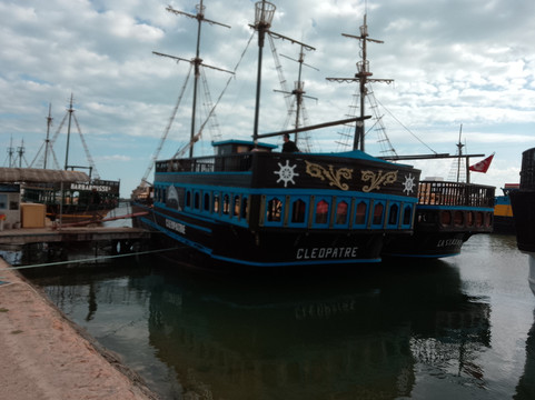 Balade en Mer en Bateau Pirate-杰尔巴岛必去景点