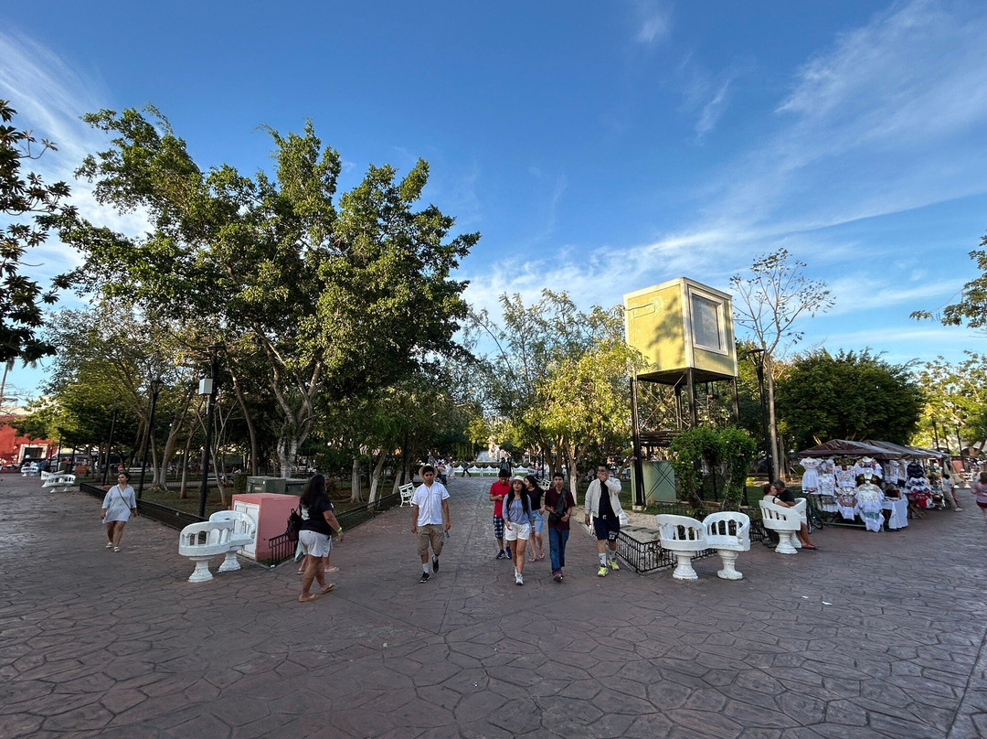 Plaza e Parque Francisco Canton-巴利亚多利德必去景点