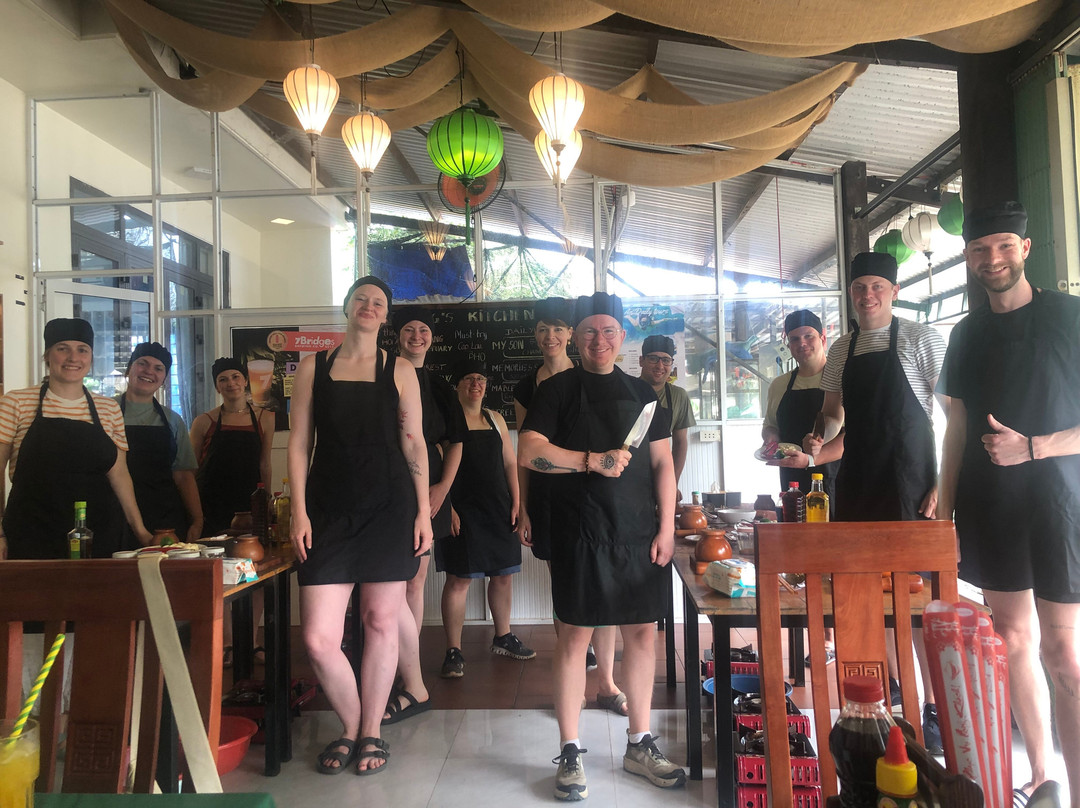 Long's Kitchen Restaurant & Cooking Class