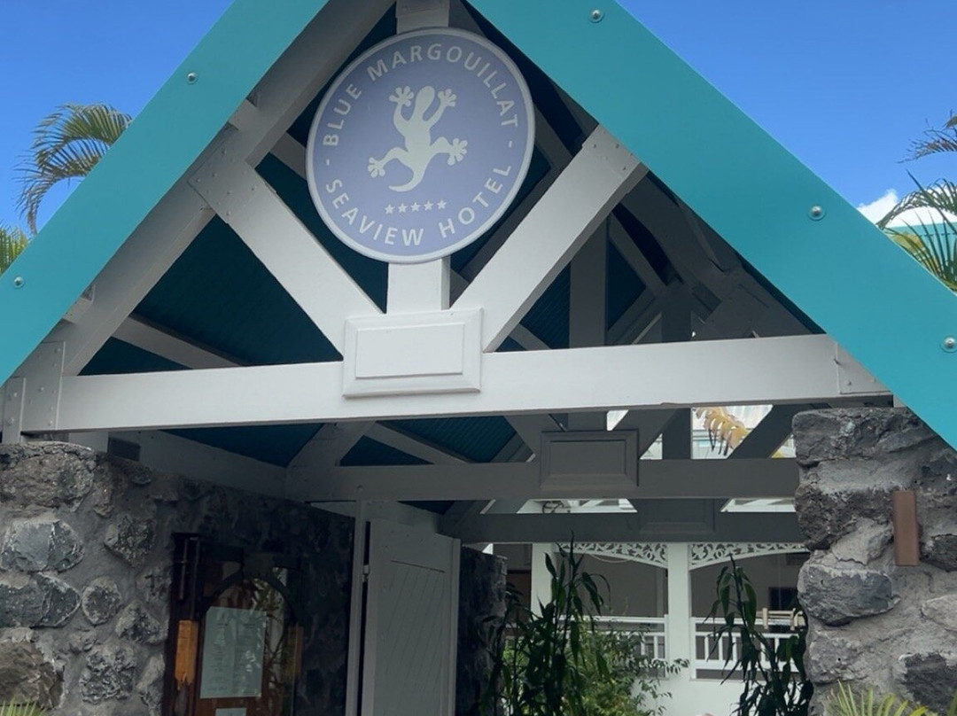 蔚蓝海景酒店主图