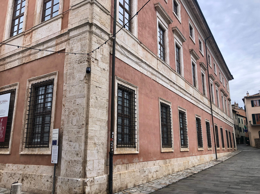 Palazzo Chigi-圣奎里科多尔恰必去景点