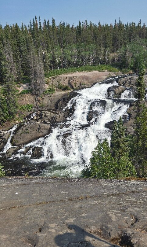 Cameron Falls Trail-黄刀镇必去景点