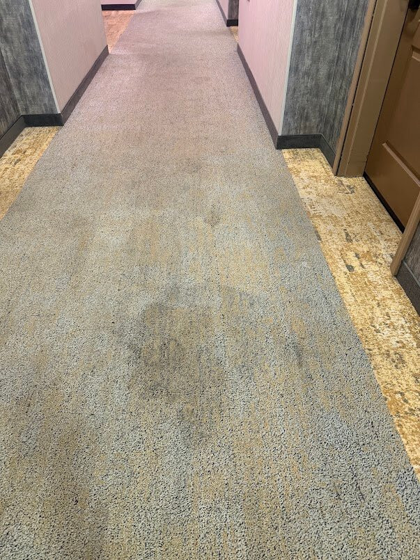 拉皮德城希尔顿花园酒店主图