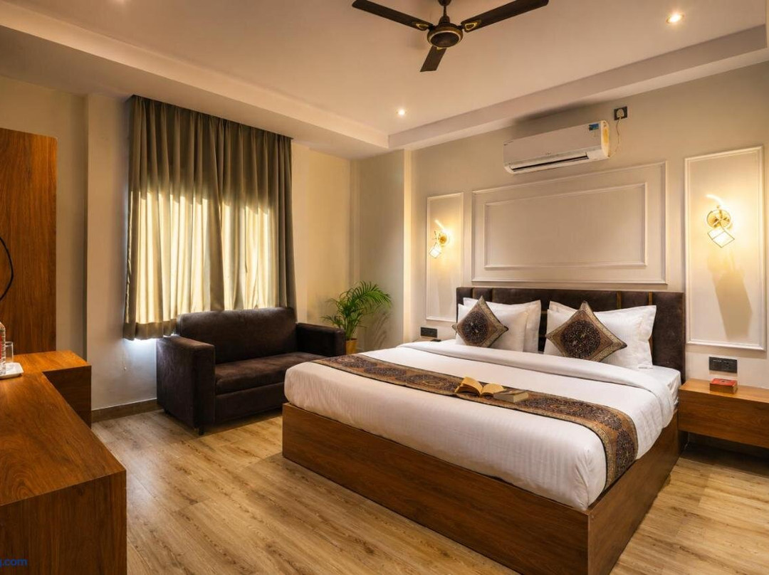 Ganga Palace Near Vishwakarmaghat