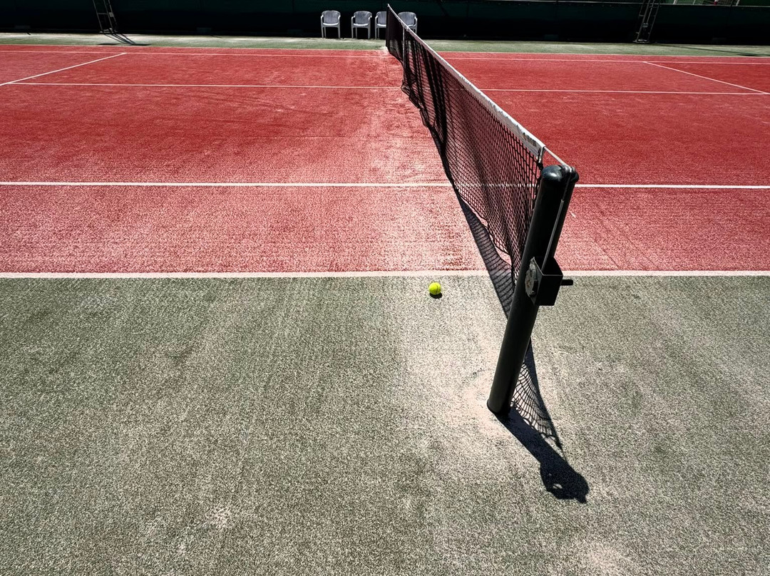 Club de Tenis y Padel Holycan-英国人海滩必去景点