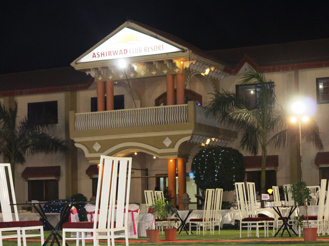 Bajana酒店住宿-Ashirwad Club Resort