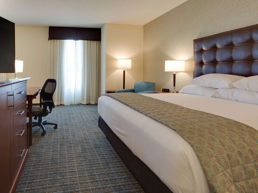 Drury Plaza Hotel St. Louis St. Charles主图
