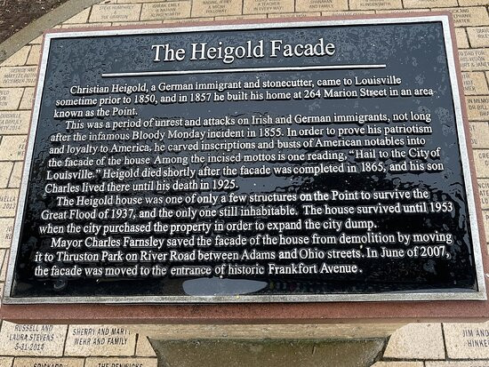 Heigold House Facade景点图片